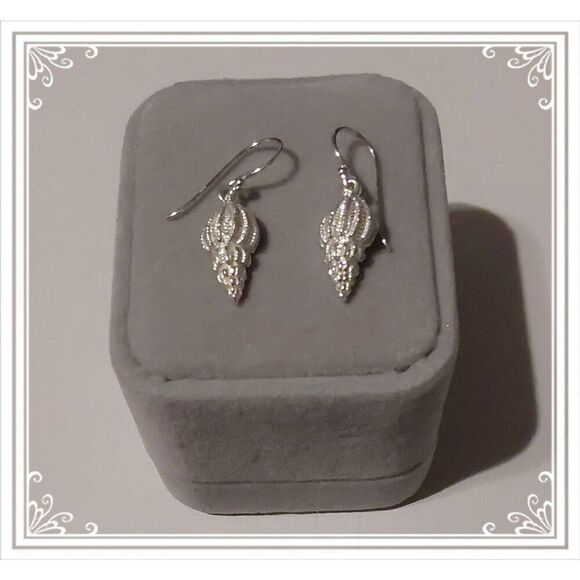 NEW~925 Sterling Silver Tulip Shell French Wire Earrings - Picture 2 of 3